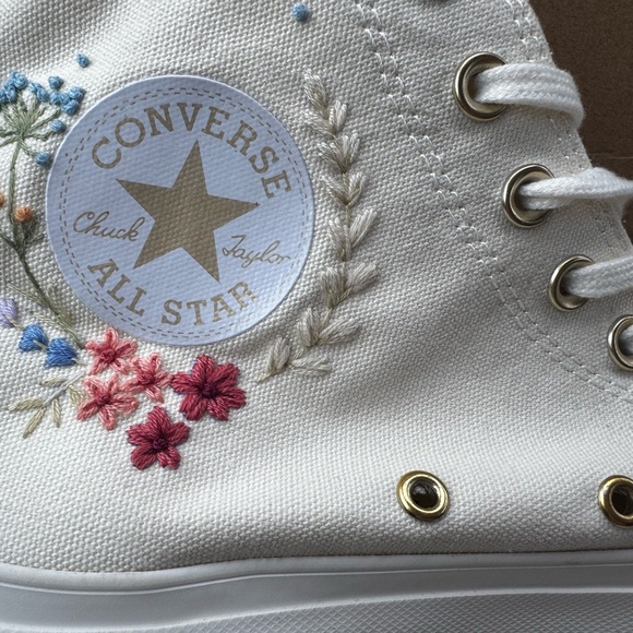 New Converse White Floral Embroidered High-Tops With Platforms Women's 11 - Picture 4 of 9